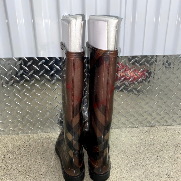 Monogram Burberry Rainboots - Picture 4 of 5